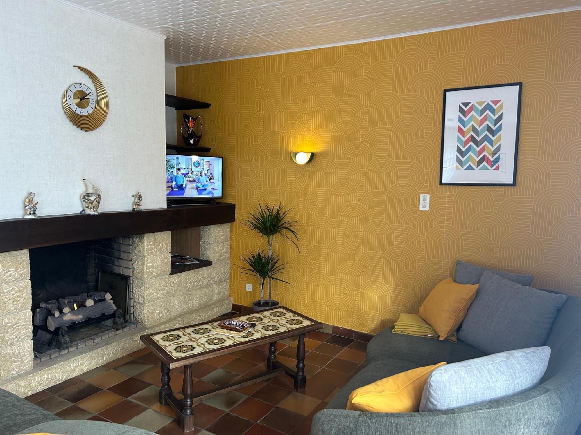 Gite La Maison Rose Ланемезан Екстериор снимка